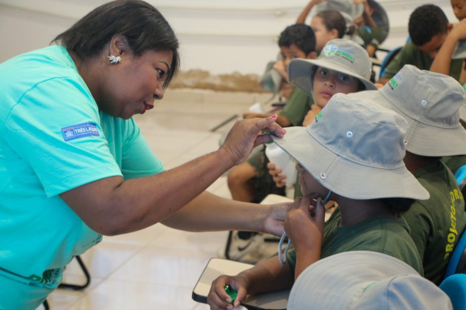 Crianças e adolescentes da Patrulha Florestinha vivenciam educação ambiental no Parque Natural Municipal do Pombo