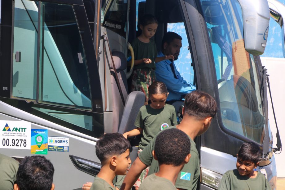 Crianças e adolescentes da Patrulha Florestinha vivenciam educação ambiental no Parque Natural Municipal do Pombo
