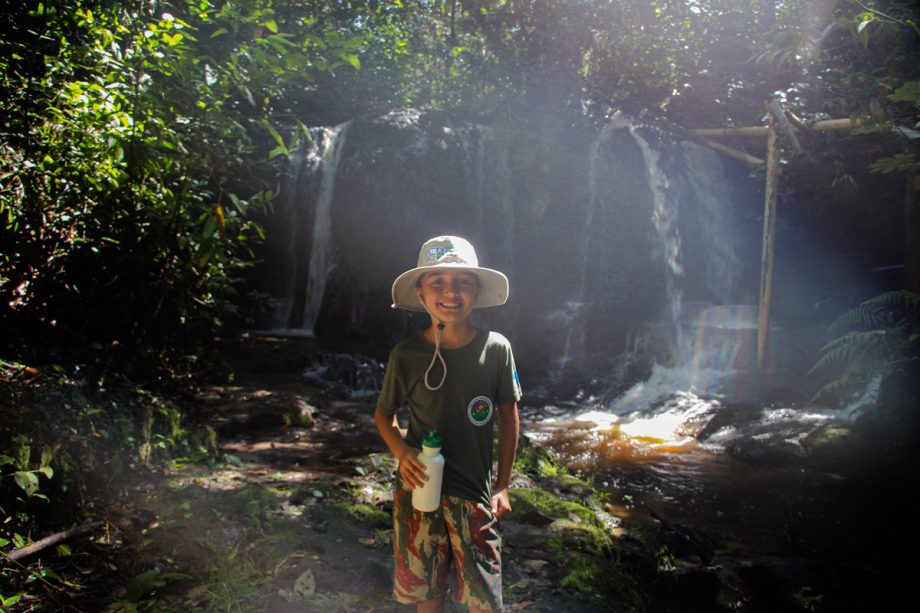 Crianças e adolescentes da Patrulha Florestinha vivenciam educação ambiental no Parque Natural Municipal do Pombo