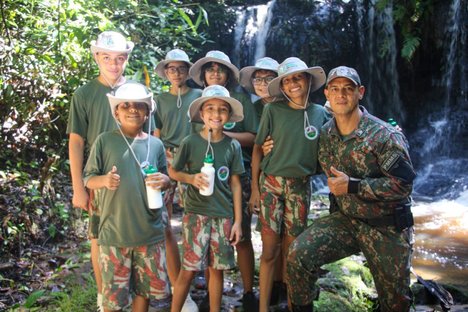 Crianças e adolescentes da Patrulha Florestinha vivenciam educação ambiental no Parque Natural Municipal do Pombo
