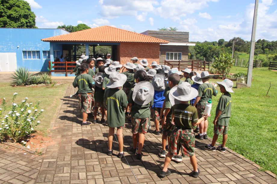 Crianças e adolescentes da Patrulha Florestinha vivenciam educação ambiental no Parque Natural Municipal do Pombo