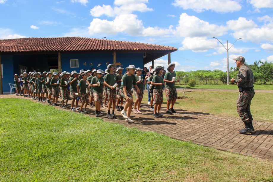 Crianças e adolescentes da Patrulha Florestinha vivenciam educação ambiental no Parque Natural Municipal do Pombo