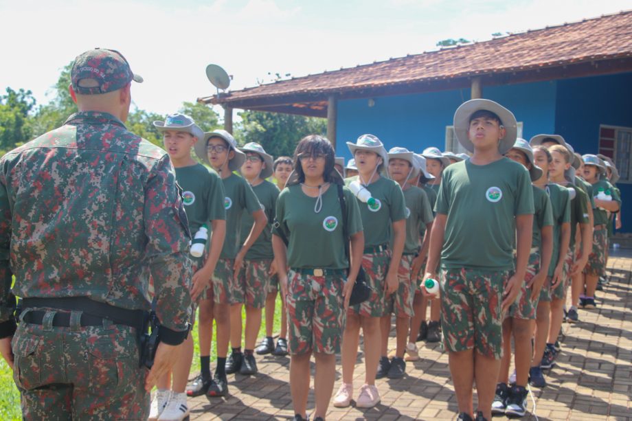 Crianças e adolescentes da Patrulha Florestinha vivenciam educação ambiental no Parque Natural Municipal do Pombo