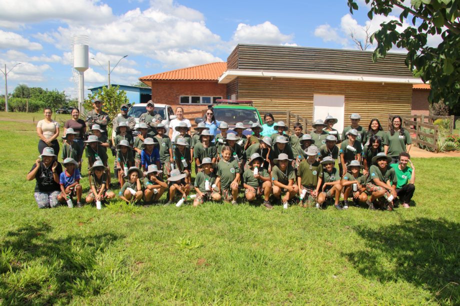 Crianças e adolescentes da Patrulha Florestinha vivenciam educação ambiental no Parque Natural Municipal do Pombo
