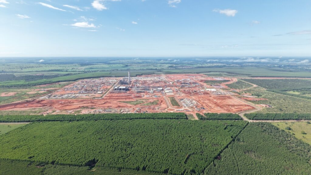 1 ano da Pedra Fundamental do Projeto Sucuriú: obra atinge 54% e mobiliza 11 mil trabalhadores em Inocência (MS) 1 ano da Pedra Fundamental do Projeto Sucuriú: obra atinge 54% e mobiliza 11 mil trabalhadores em Inocência (MS)