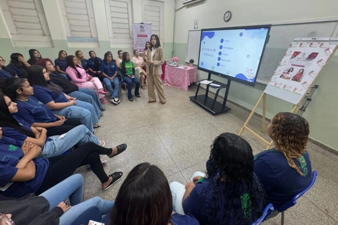 Semana-da-Mulher-movimenta-escola-com-debates-sobre-direitos-autoestima-e-seguranca-6