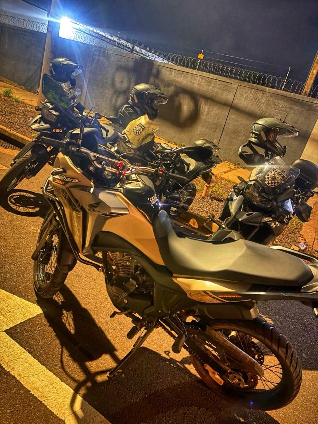 Motociclista tenta fugir da PM, faz manobras perigosas e acaba preso por tráfico em Três Lagoas