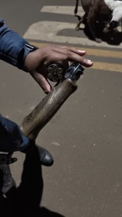 Força Tática do 13º BPM apreende arma de fogo escondida em manta de recém-nascido em Aparecida do Taboado