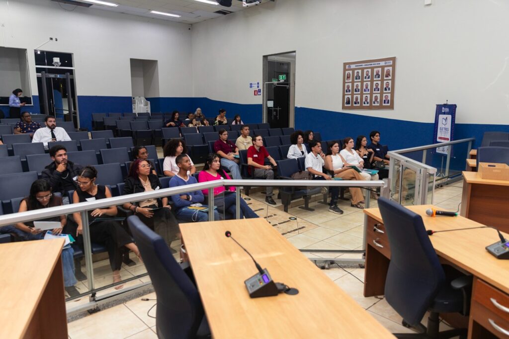 Jovens parlamentares participam de formação sobre Regimento Interno
