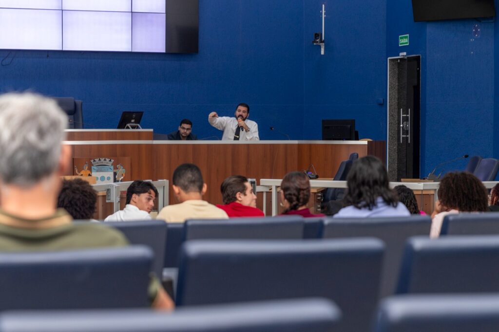 Jovens parlamentares participam de formação sobre Regimento Interno