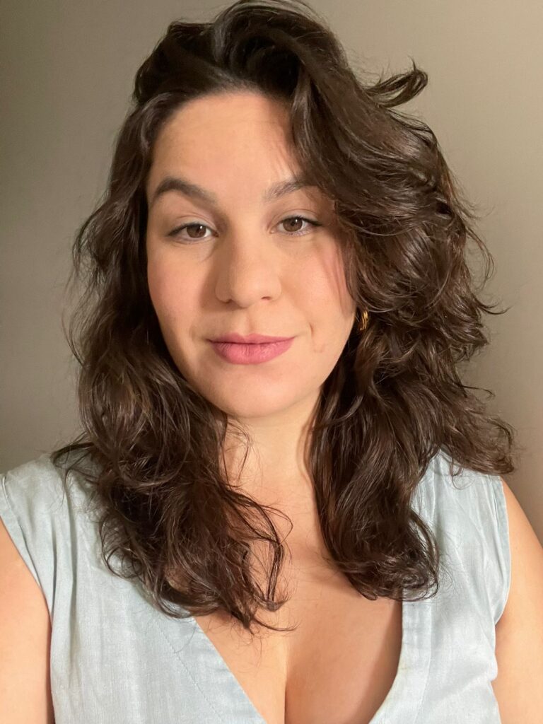 Mergulho na alma: escritora lança obra que transforma dor em caminho de cura em Campo Grande