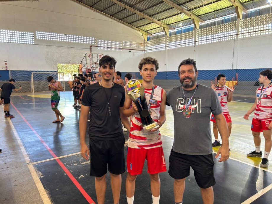 Equipe de basquete da SEJUVEL conquista 1º lugar em campeonato regional