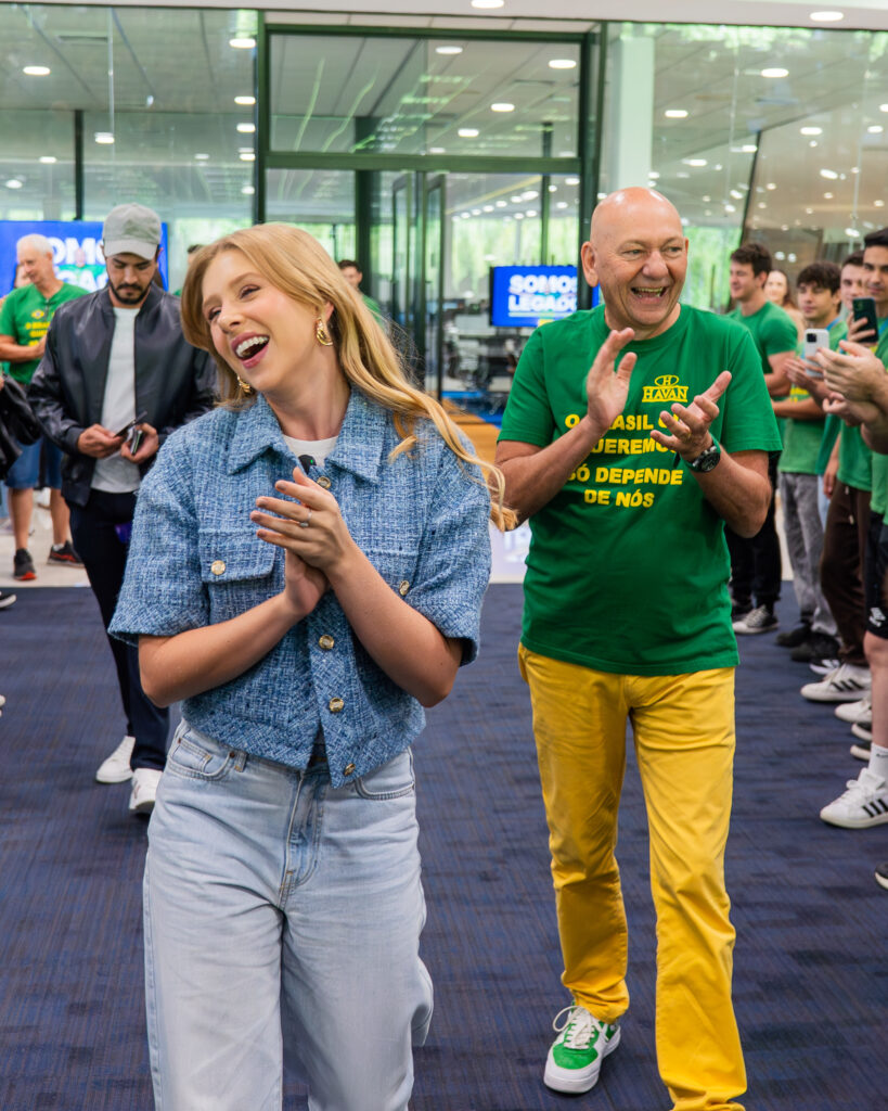 Luciano Hang recebe Cela Lopes em visita à Havan de Brusque (SC)