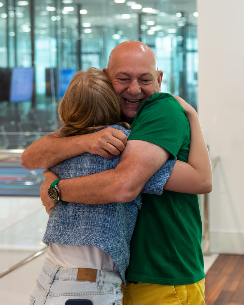 Luciano Hang recebe Cela Lopes em visita à Havan de Brusque (SC)