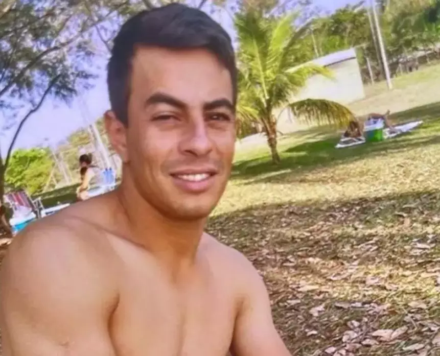 Irmãos são suspeitos de executar “disciplina” do PCC com 17 facadas Irmãos são suspeitos de executar “disciplina” do PCC com 17 facadas