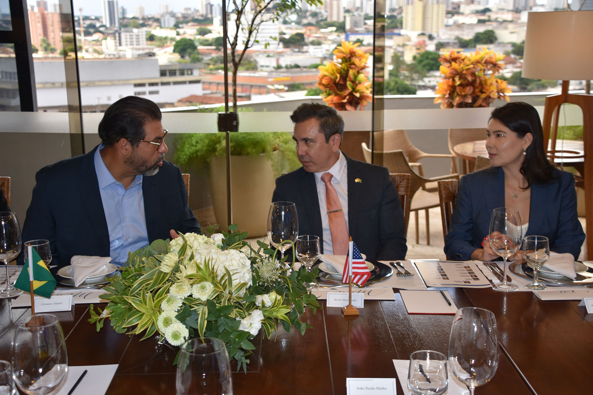 Fiems reúne empresários em encontro com cônsul-geral dos Estados Unidos Fiems reúne empresários em encontro com cônsul-geral dos Estados Unidos