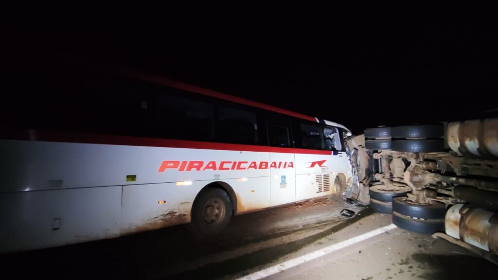 Grave acidente interdita totalmente a BR-262 em Três Lagoas