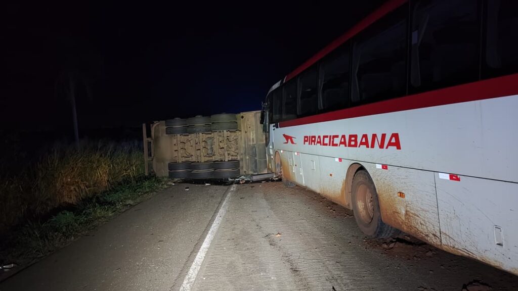 Grave acidente interdita totalmente a BR-262 em Três Lagoas