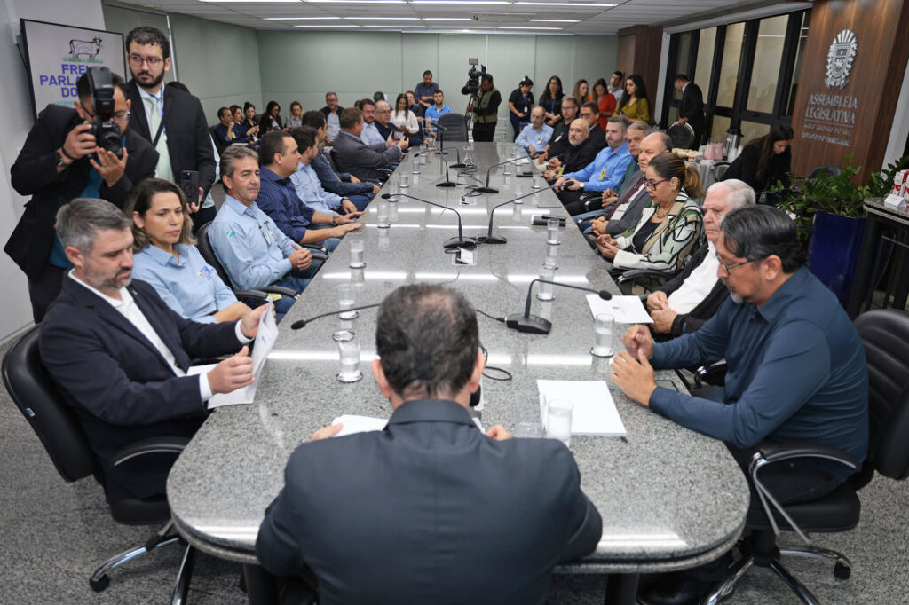 Evento em alusão ao Dia do Leite vira comemoração pelo sucesso do programa estadual de apoio ao setor