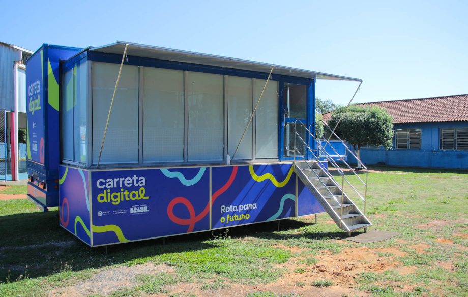 Carreta Digital já está em funcionamento e inicia capacitação de alunos da REME em Três Lagoas