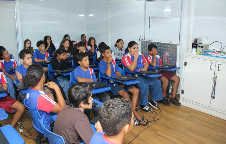Carreta Digital já está em funcionamento e inicia capacitação de alunos da REME em Três Lagoas