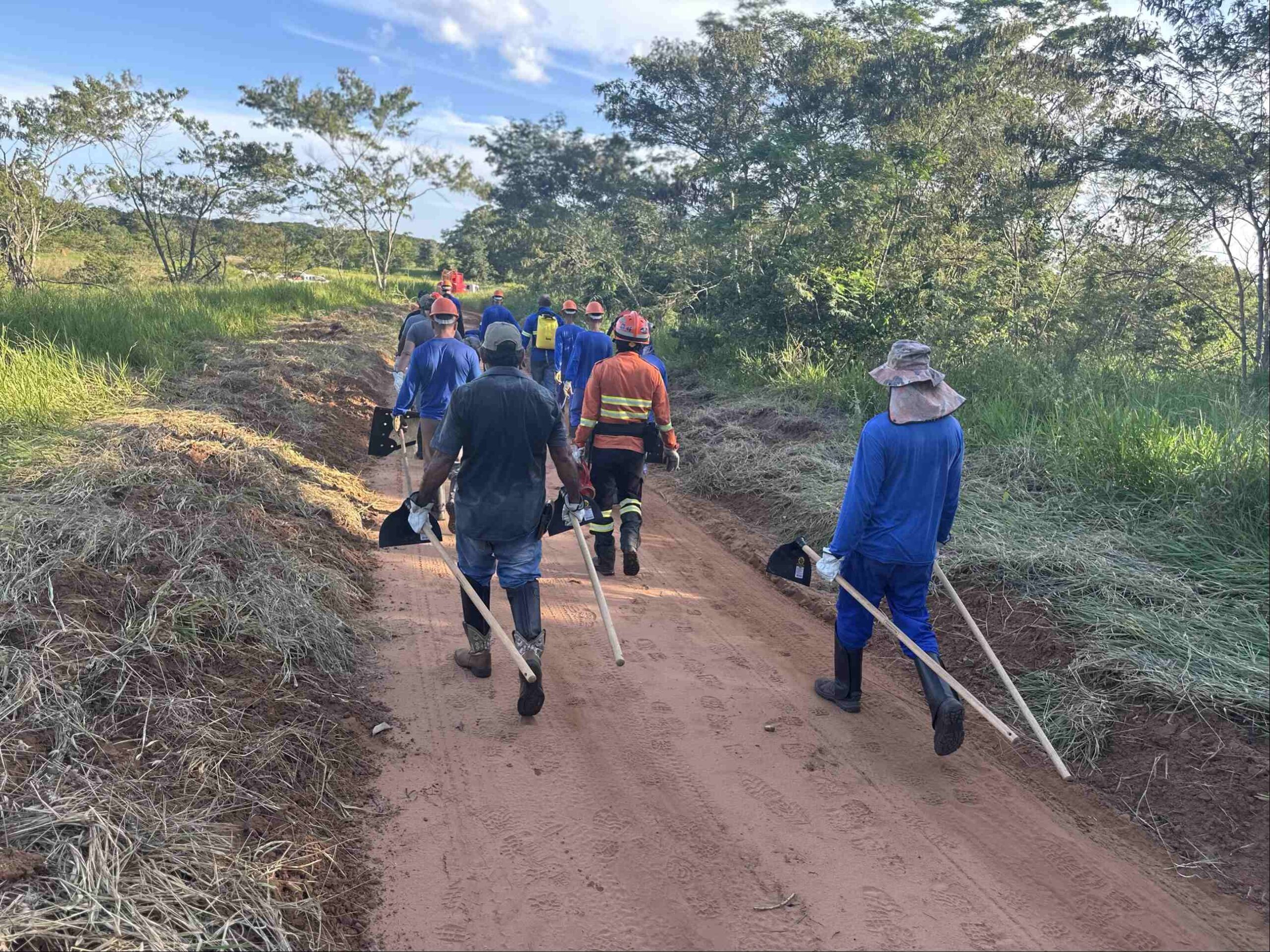 Com a aproximação da estiagem, comunidade de Brasilândia e CESP reforçam preparo contra incêndios florestais Com a aproximação da estiagem, comunidade de Brasilândia e CESP reforçam preparo contra incêndios florestais