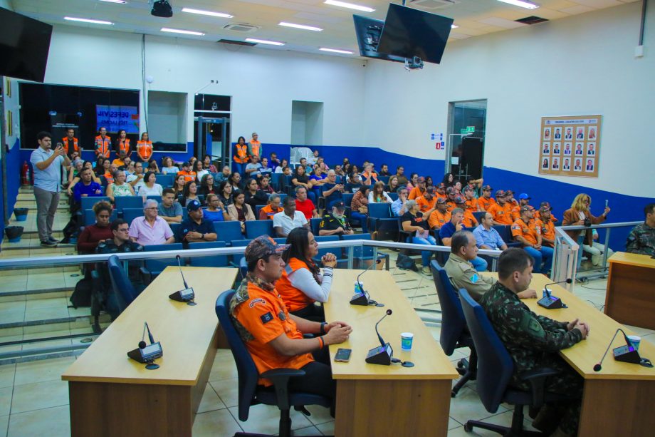 Curso da Defesa Civil reúne voluntários e comunidade para capacitação em gestão de riscos e desastres Curso da Defesa Civil reúne voluntários e comunidade para capacitação em gestão de riscos e desastres