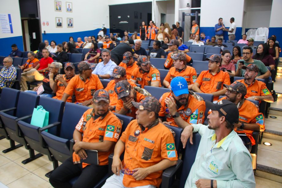Curso da Defesa Civil reúne voluntários e comunidade para capacitação em gestão de riscos e desastres Curso da Defesa Civil reúne voluntários e comunidade para capacitação em gestão de riscos e desastres
