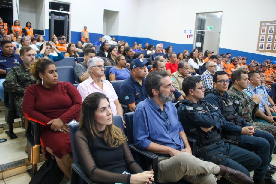 Curso da Defesa Civil reúne voluntários e comunidade para capacitação em gestão de riscos e desastres Curso da Defesa Civil reúne voluntários e comunidade para capacitação em gestão de riscos e desastres