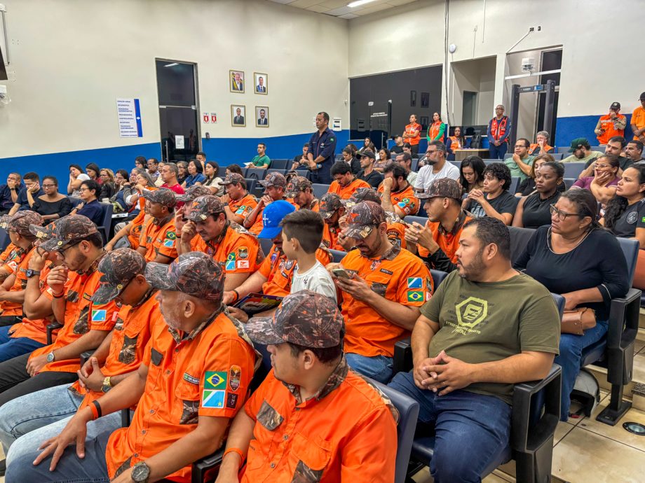 Curso da Defesa Civil reúne voluntários e comunidade para capacitação em gestão de riscos e desastres Curso da Defesa Civil reúne voluntários e comunidade para capacitação em gestão de riscos e desastres