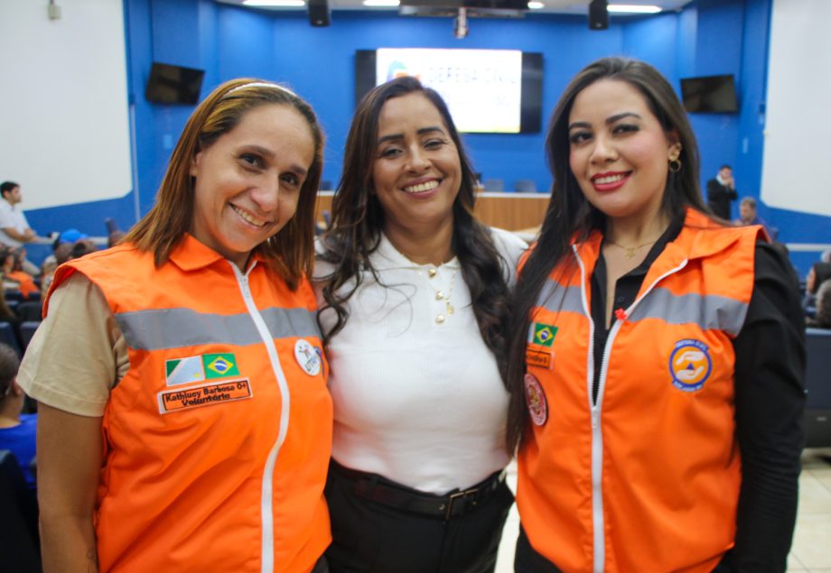 Curso da Defesa Civil reúne voluntários e comunidade para capacitação em gestão de riscos e desastres Curso da Defesa Civil reúne voluntários e comunidade para capacitação em gestão de riscos e desastres