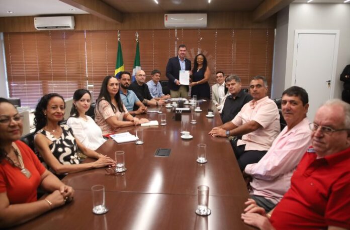 Governo-anuncia-concurso-para-professores-Foto-Alvaro-Rezende-8.JPG-730x480