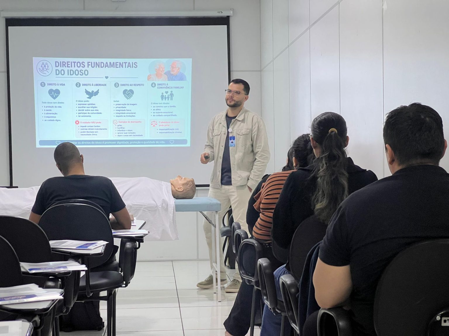 Hospital Regional de Ponta Porã promove qualificação gratuita para cuidadores de idosos