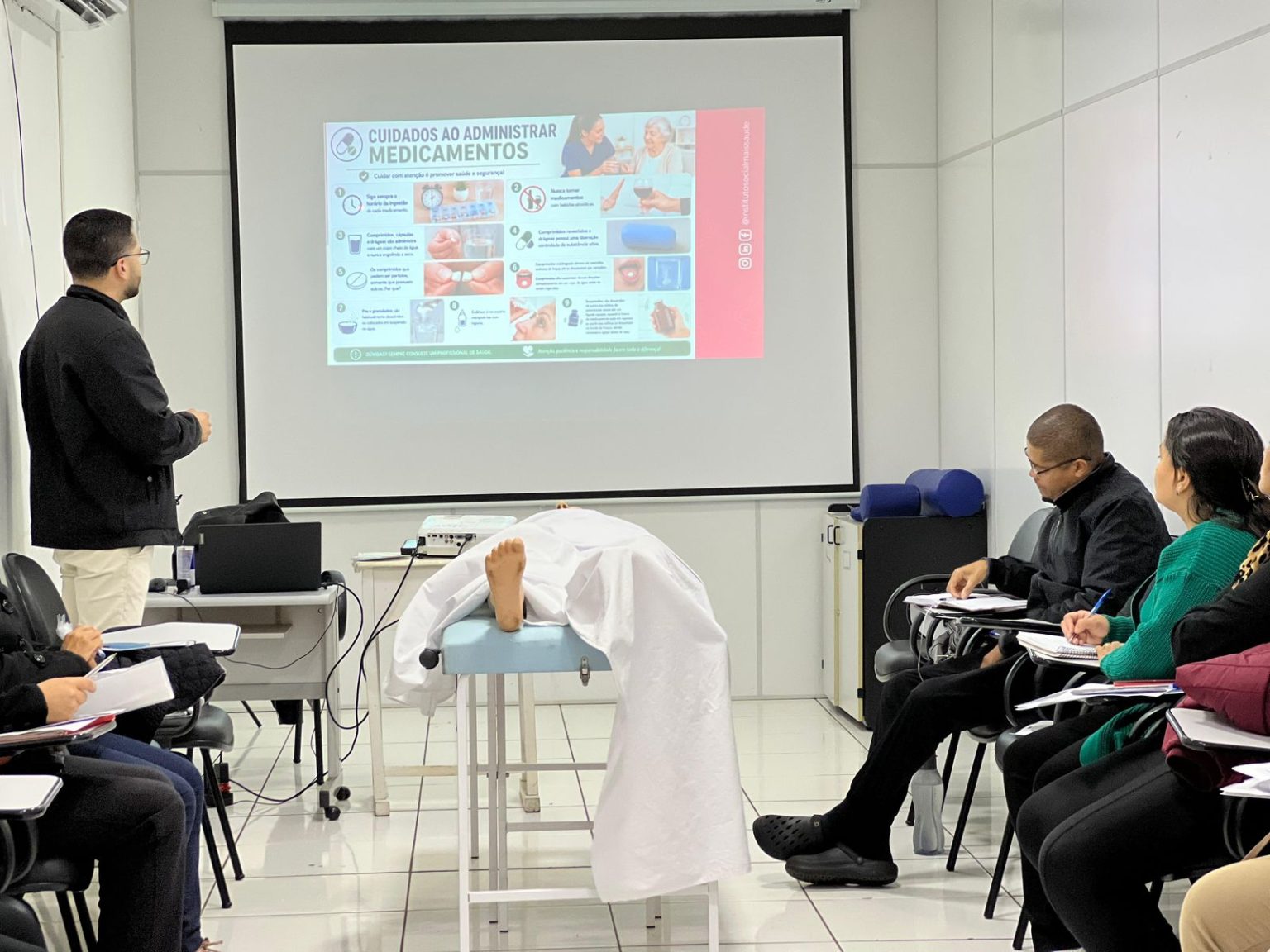 Hospital Regional de Ponta Porã promove qualificação gratuita para cuidadores de idosos