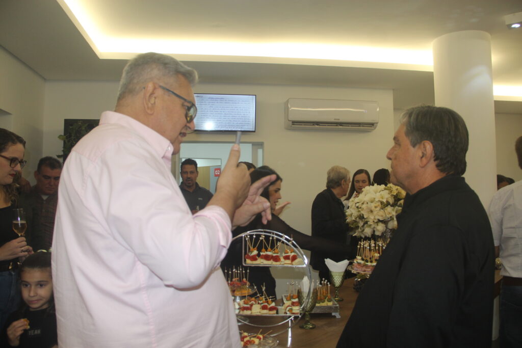 Unimed reinaugura laboratório moderno em Três Lagoas e celebra nova fase de superação e excelência Unimed reinaugura laboratório moderno em Três Lagoas e celebra nova fase de superação e excelência