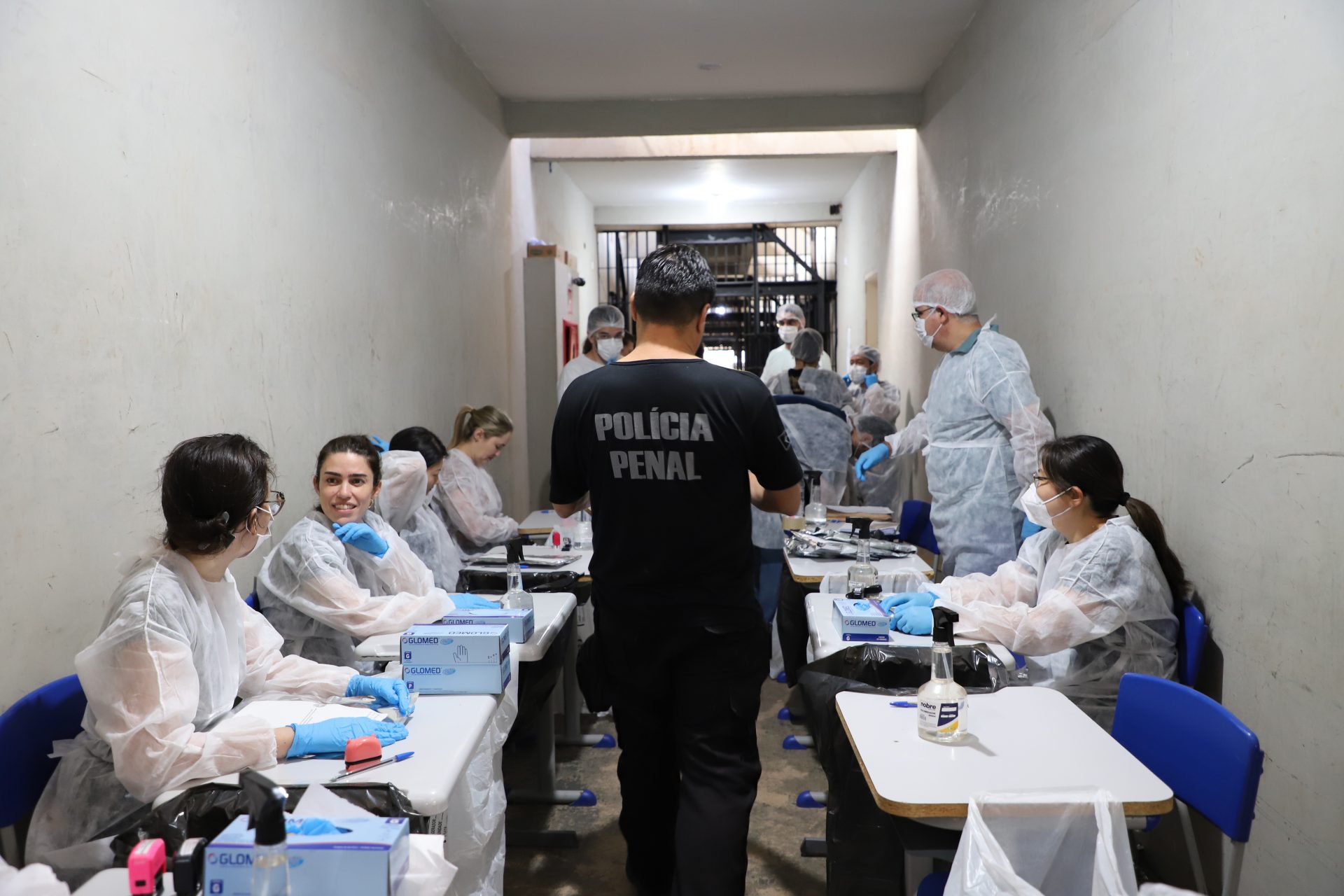 Polícias Científica e Penal coletam DNA de custodiados para ampliar banco usado em investigações criminais