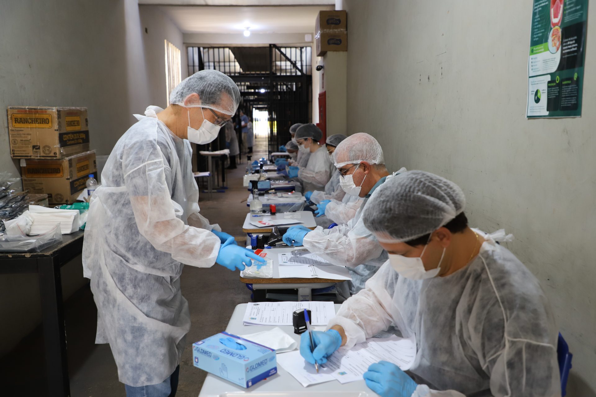 Polícias Científica e Penal coletam DNA de custodiados para ampliar banco usado em investigações criminais