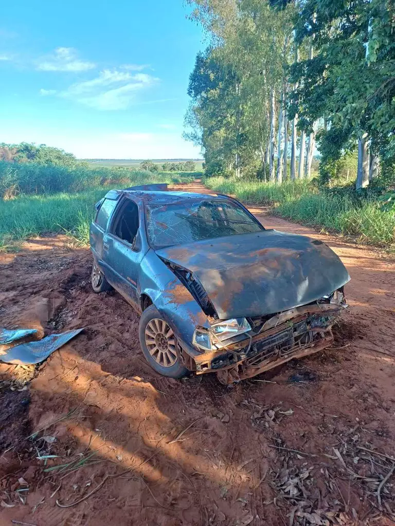 Homem morre e dois ficam feridos após capotamento em rodovia de MS