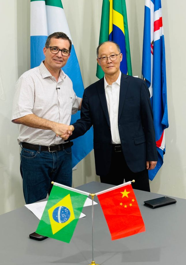 Prefeito recebe empresários que pretendem implantar indústria de R$ 130 milhões em Três Lagoas Prefeito recebe empresários que pretendem implantar indústria de R$ 130 milhões em Três Lagoas