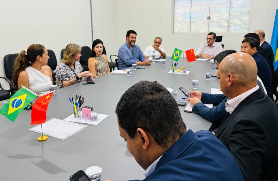 Prefeito recebe empresários que pretendem implantar indústria de R$ 130 milhões em Três Lagoas Prefeito recebe empresários que pretendem implantar indústria de R$ 130 milhões em Três Lagoas