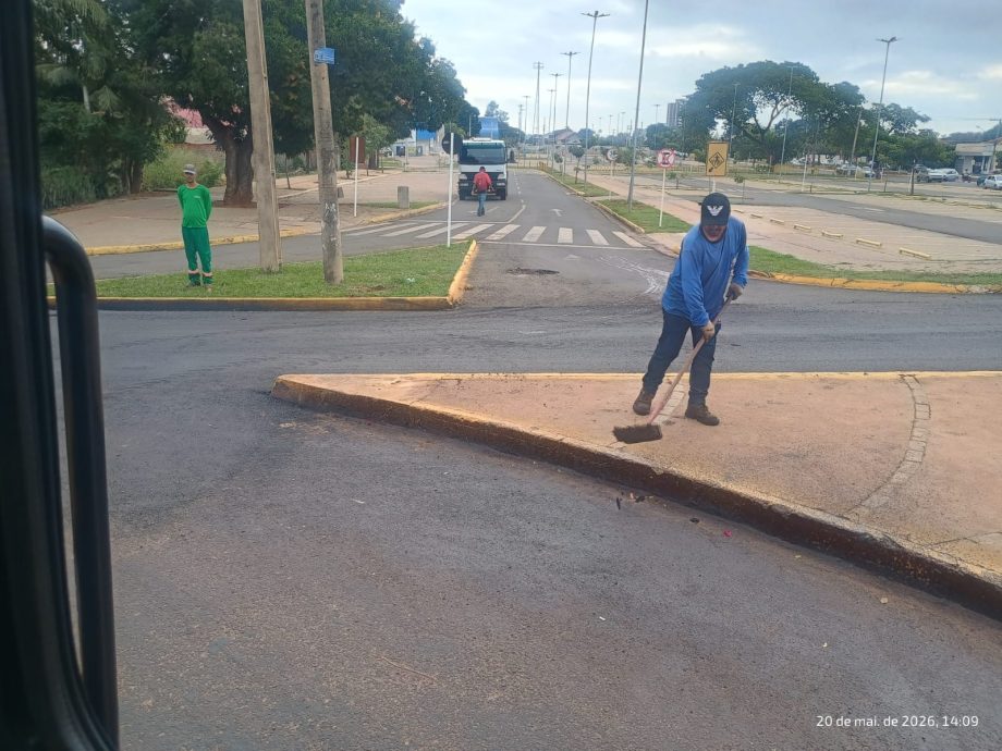 Prefeitura mantém força-tarefa permanente de manutenção urbana e rural Prefeitura mantém força-tarefa permanente de manutenção urbana e rural