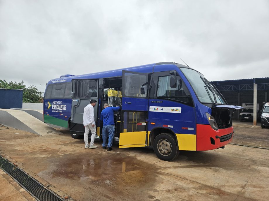 Três Lagoas é contemplada com novo veículo para transporte de pacientes do SUS por meio do programa Agora Tem Especialistas