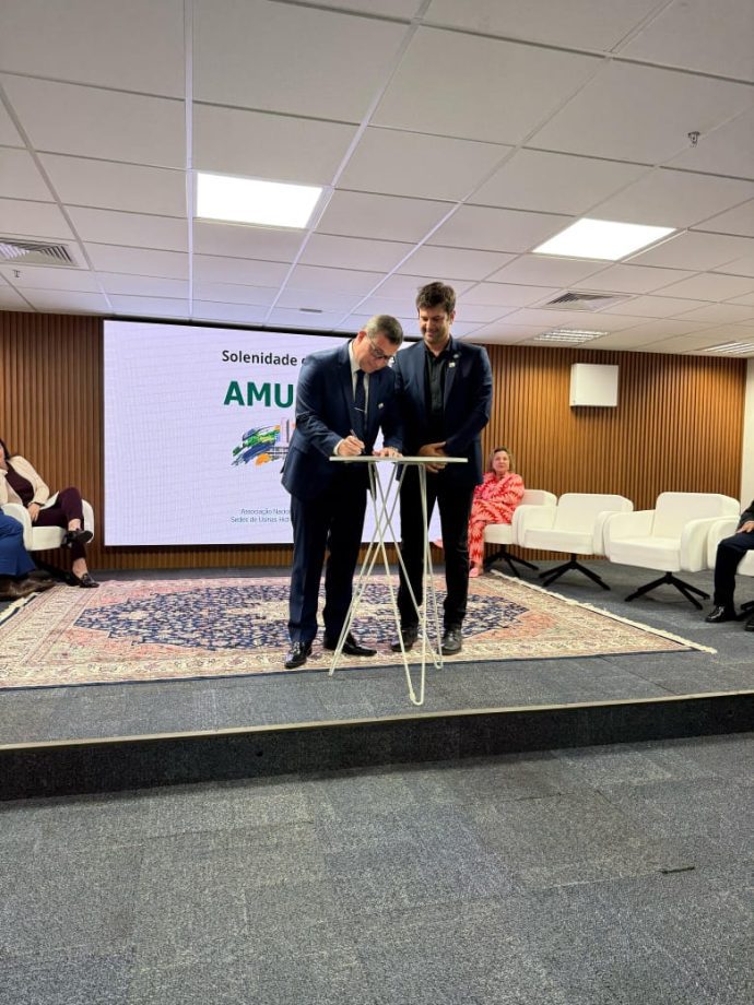 Na presidência da AMUSUH, prefeito Dr. Cassiano eleva protagonismo de TL no cenário nacional Na presidência da AMUSUH, prefeito Dr. Cassiano eleva protagonismo de TL no cenário nacional