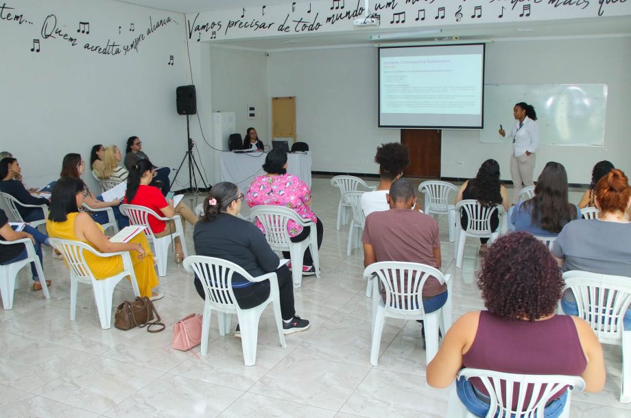 Profissionais de saúde participam de capacitação sobre inserção do Implanon Profissionais de saúde participam de capacitação sobre inserção do Implanon