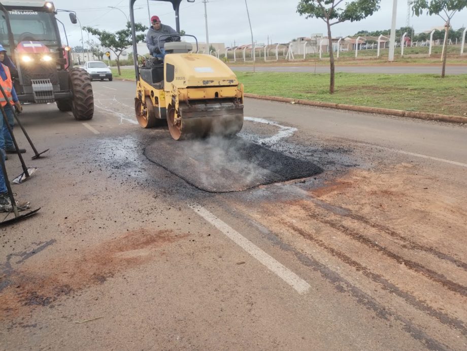 Prefeitura mantém força-tarefa permanente de manutenção urbana e rural Prefeitura mantém força-tarefa permanente de manutenção urbana e rural