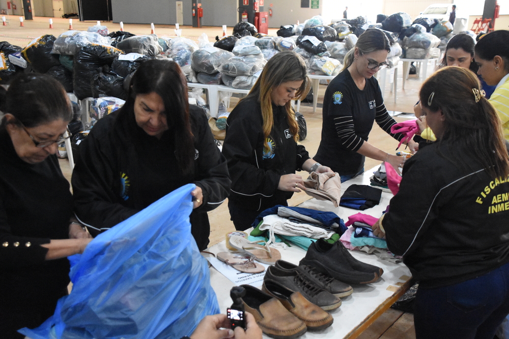 Colaboradores da Fiems doam quase mil peças à Campanha Seu Abraço Aquece