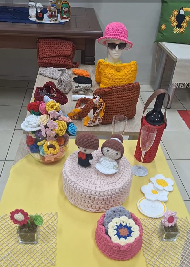Biblioteca de Três Lagoas promove exposição de crochê e programação especial voltada aos estudantes