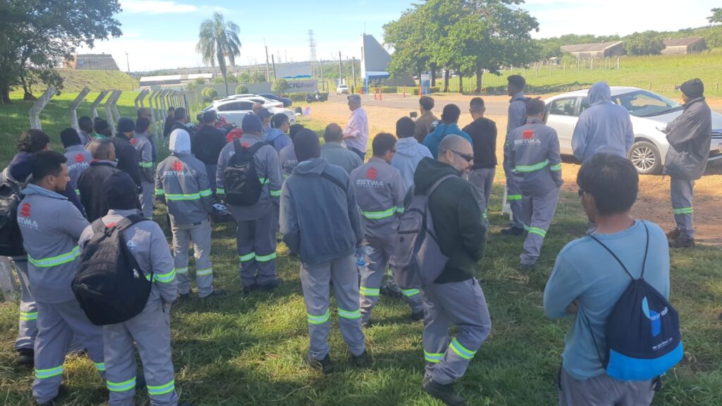 Trabalhadores da Estima Engenharia seguem parados desde a semana passada em protesto na Usina do Jupiá
