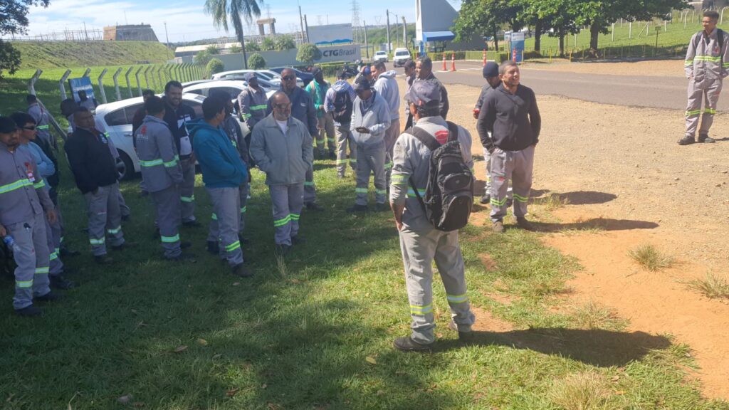 Trabalhadores da Estima Engenharia seguem parados desde a semana passada em protesto na Usina do Jupiá