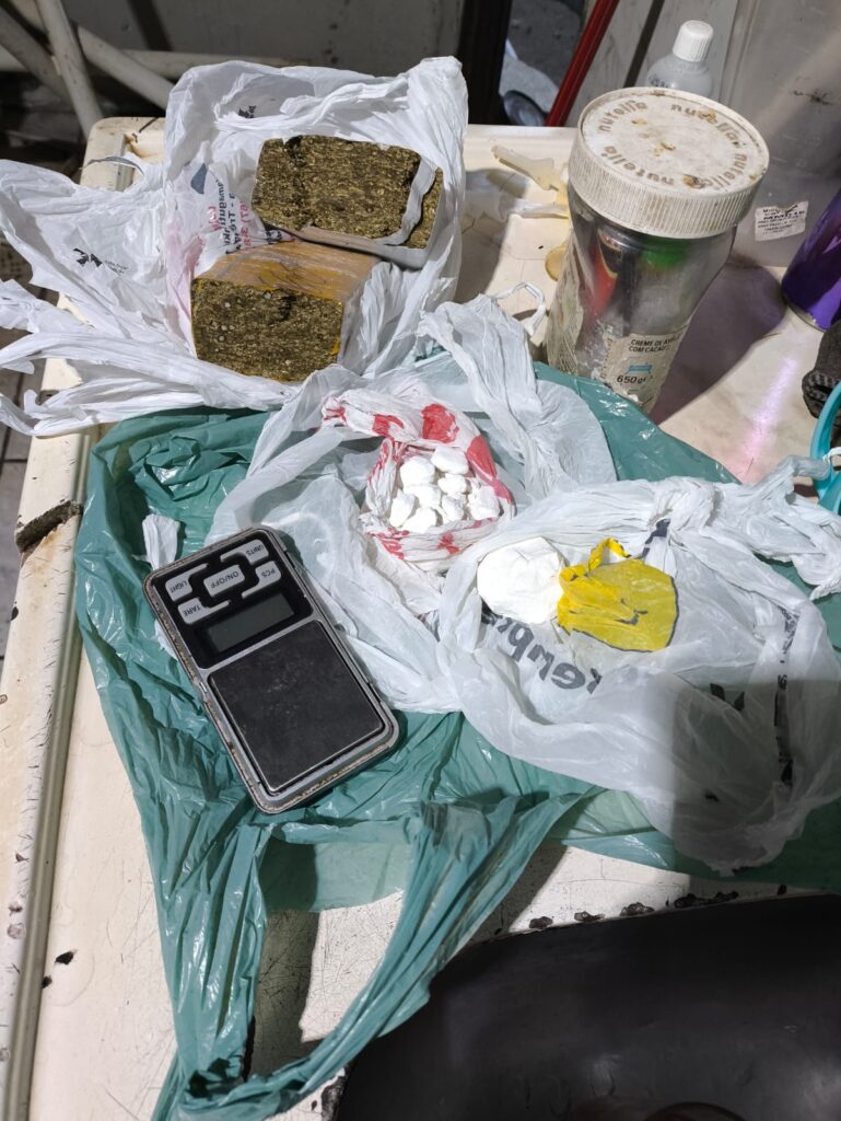 Cinco Pessoas são presas em flagrante e drogas e armas de fogo são apreendidas durante operação em Três Lagoas